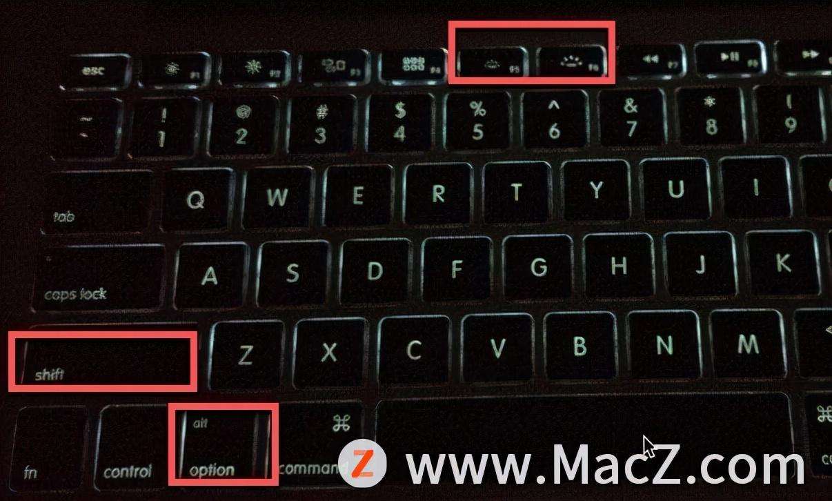 MacBook电脑键盘怎么调节发光（MacBook键盘灯的开关及亮度调节方法）