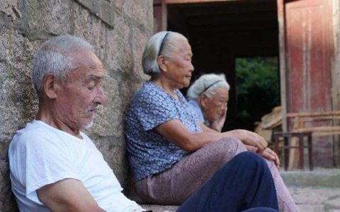 家中老人出现3种异常，别不当回事（多半是老年痴呆来“报道”）